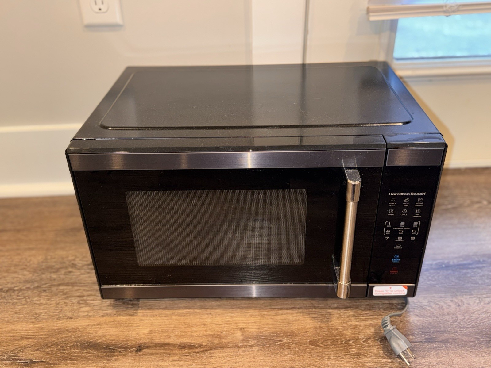 Hamilton Beach Bosch HMT72M450 Countertop Microwave Black Stainless Steel gallery