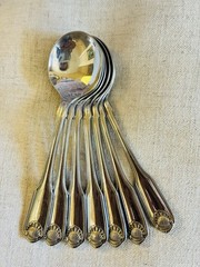 Oneida Stainless Flatware Cereal Spoons Small Classic Shell Heirloom Cube Soup 7
