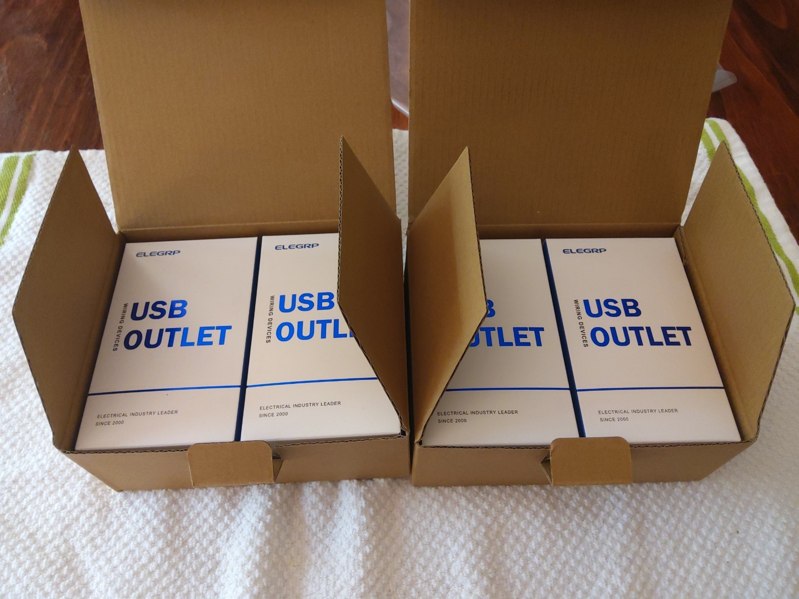 4 ELEGRP USB Outlets, USB-A and 2 USB-C Ports, New, White, R1815D60CCA-WH gallery