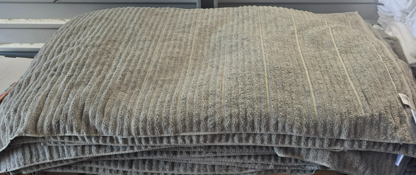 Welspun Bumpy Rib Bath Towel - 30 x 58 in - Wholesale - Clearance gallery