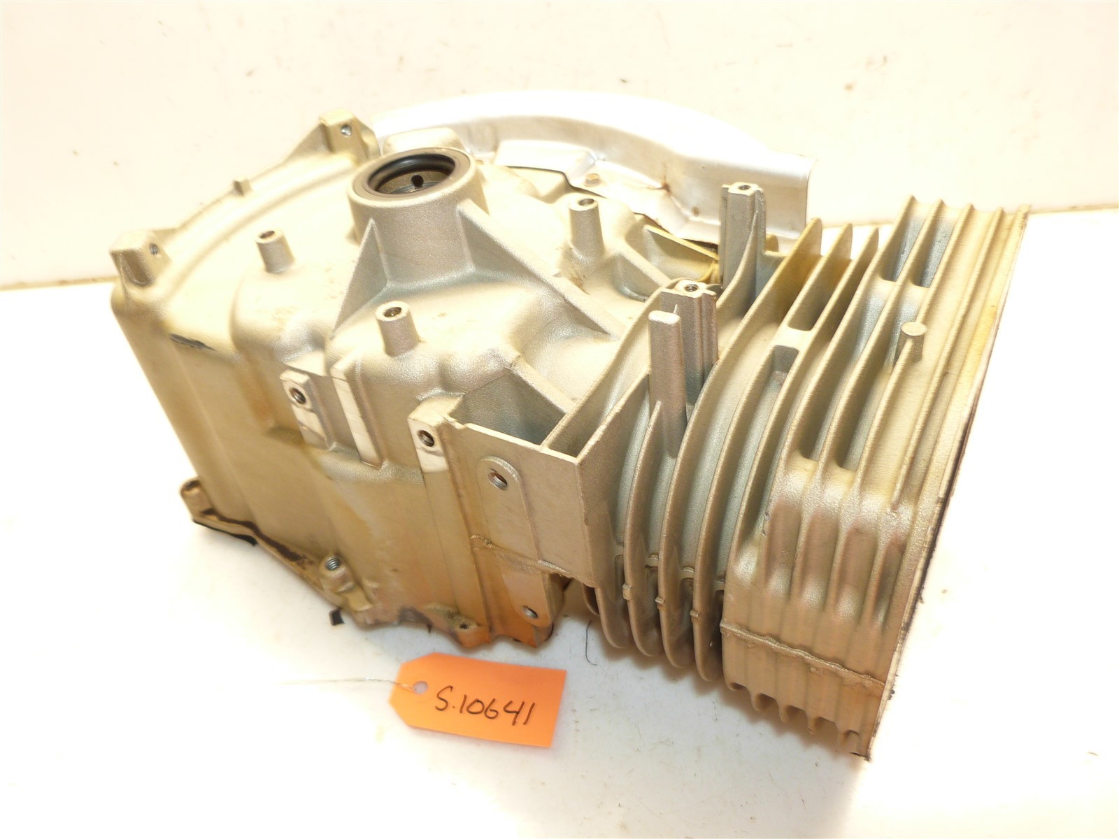Simplicity Regent 14hp Mower Briggs Stratton 28N707 14hp Engine Block gallery