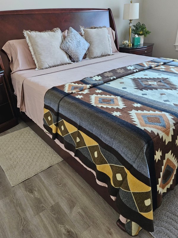 EXTRA LARGE, REVERSIBLE, ALPACA WOOL,MULTICOLOR BLANKET ECUADOR 74,8x91,33 in gallery