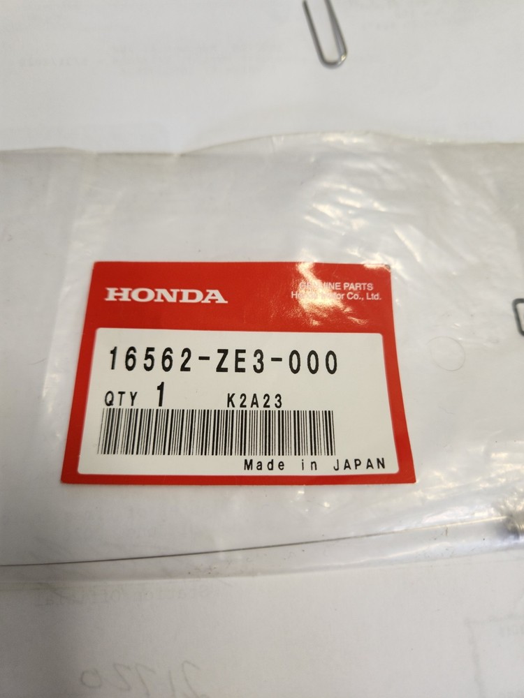 Honda Throttle Return Spring 16562-ZE3-000 - OEM Packaging - NEW - D3A