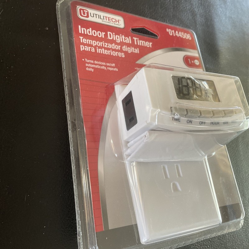 UTILITECH Digital Indoor Timer 24 Hour Repeating Cycle 125V/60Hz/15amp 0144506 gallery