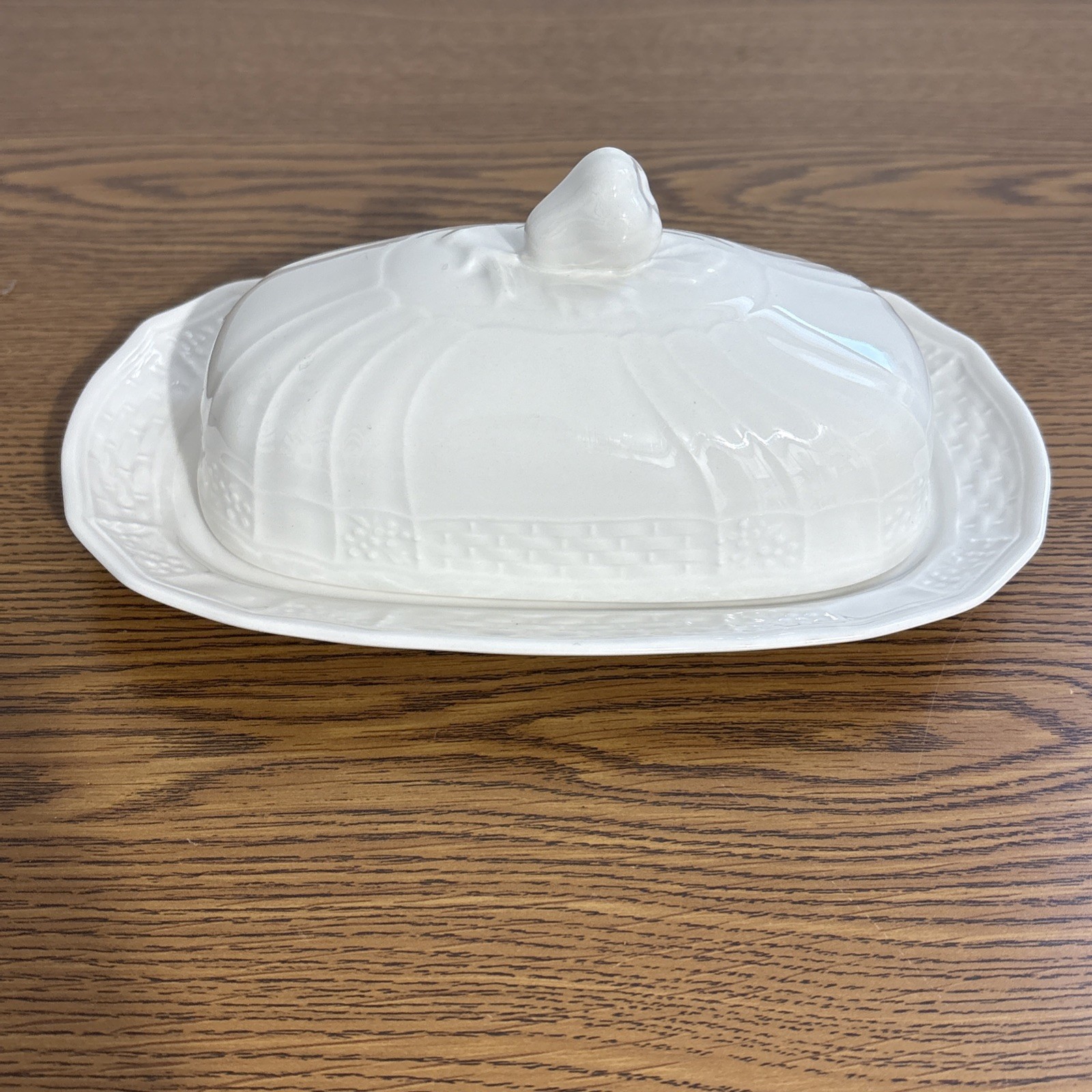 Mikasa Renaissance White Covered Butter Dish Basket Weave Flowers Scalloped gallery