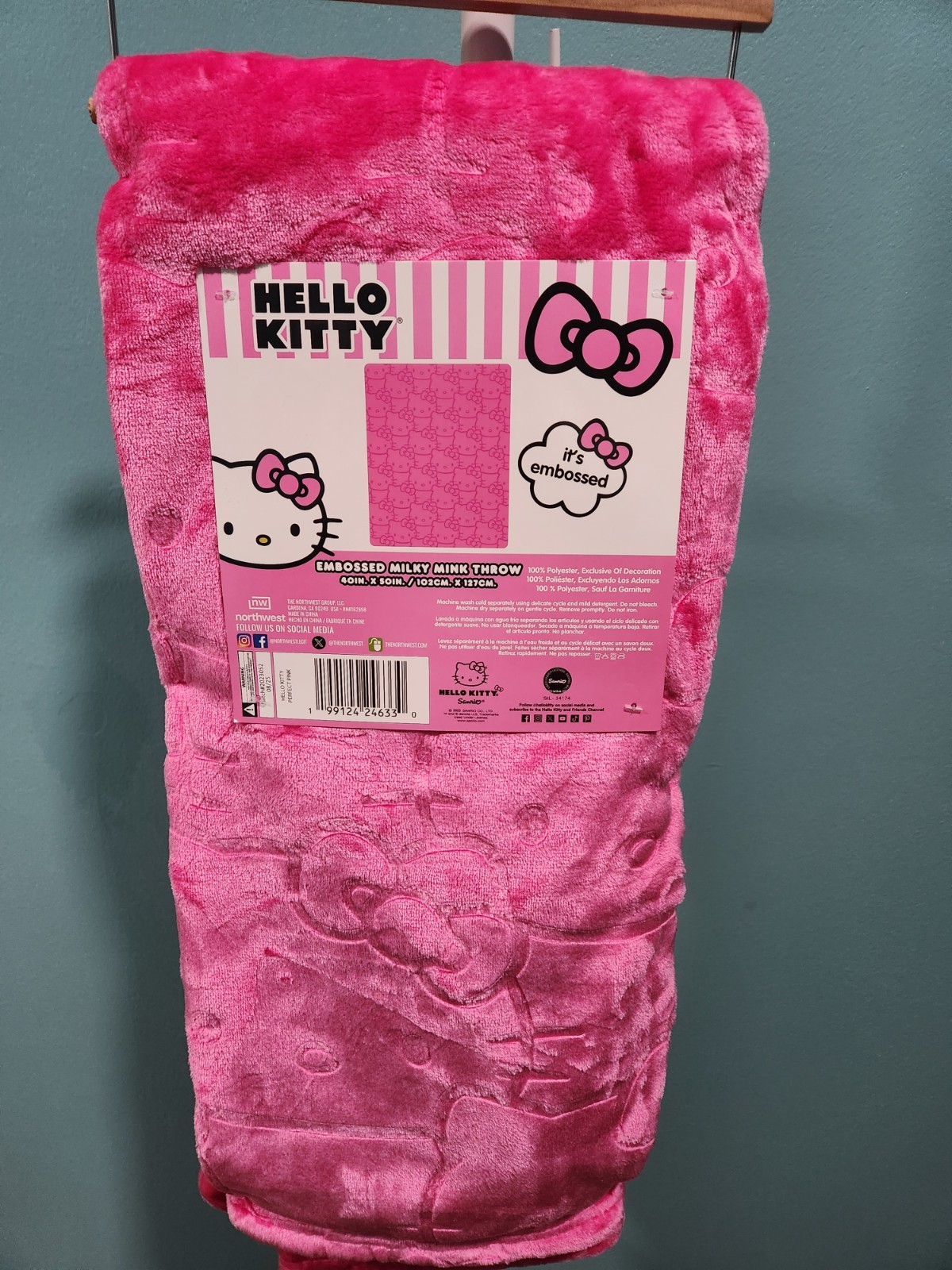 HELLO KITTY EMBOSSED MILKY MINK THROW NWT HOT PINK APPLE 40IN X 50IN SANRIO BOW gallery