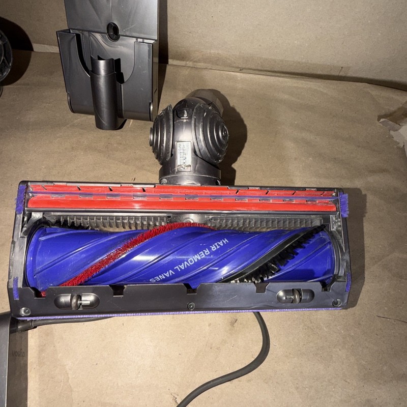 Dyson V8 Cordless Vacuum Cleaner Silver/Nickel (400473-01) | Slightly Used gallery