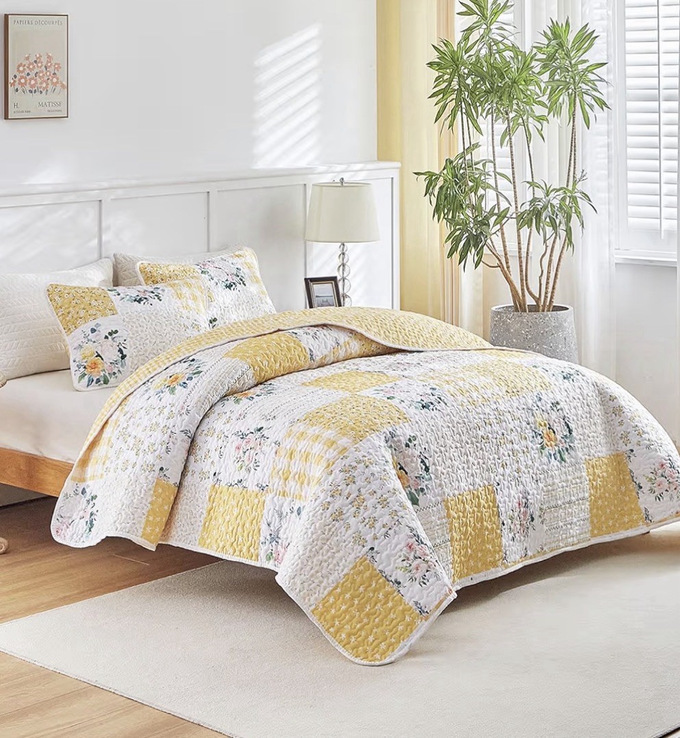 3pc Floral Patchwork Quilt Set Queen - Yellow White Reversible Bedspread & Shams gallery