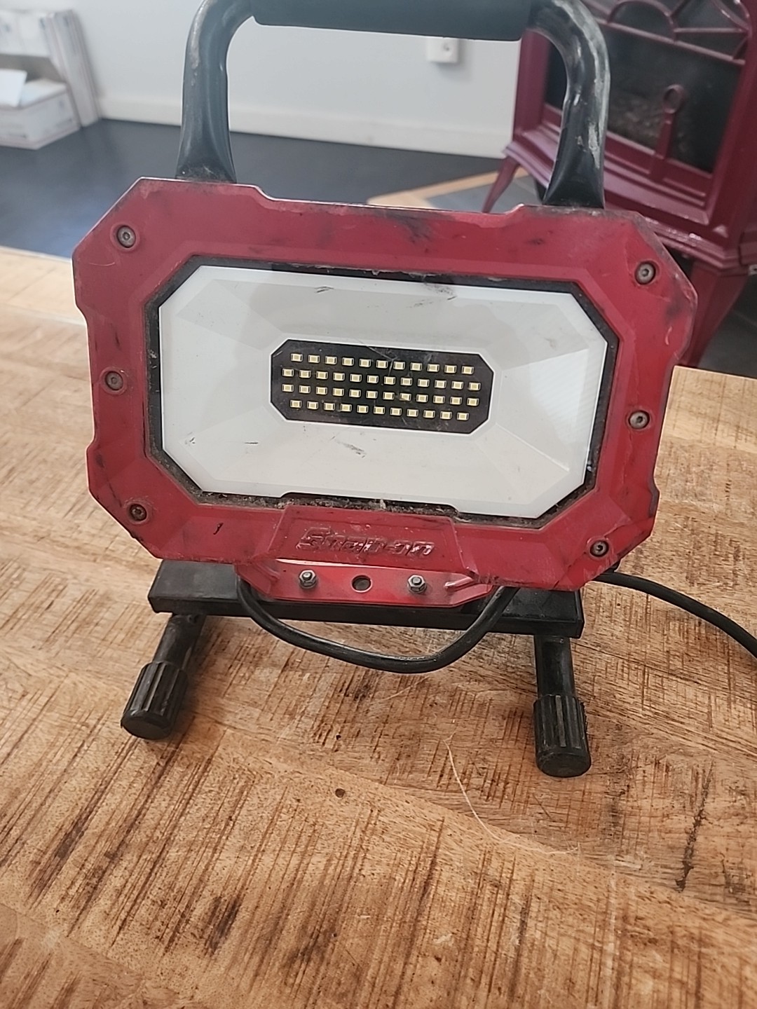 Snap On Tool LED Work Light 2000 Lumens 120 Volts AC 692404 25 Watts gallery
