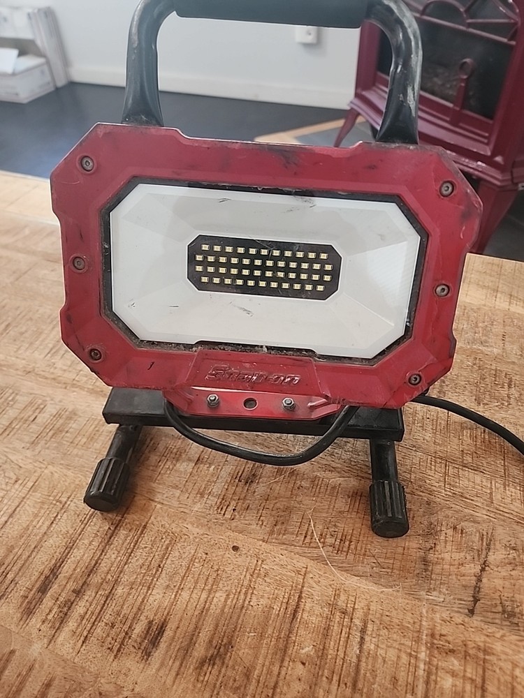 Snap On Tool LED Work Light 2000 Lumens 120 Volts AC 692404 25 Watts