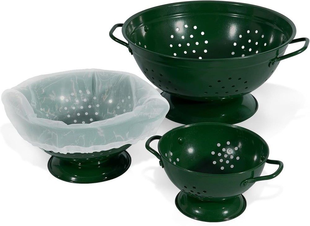The three-piece metal strainer set includes 1 liter, 3.5 liters, and 5 liters.