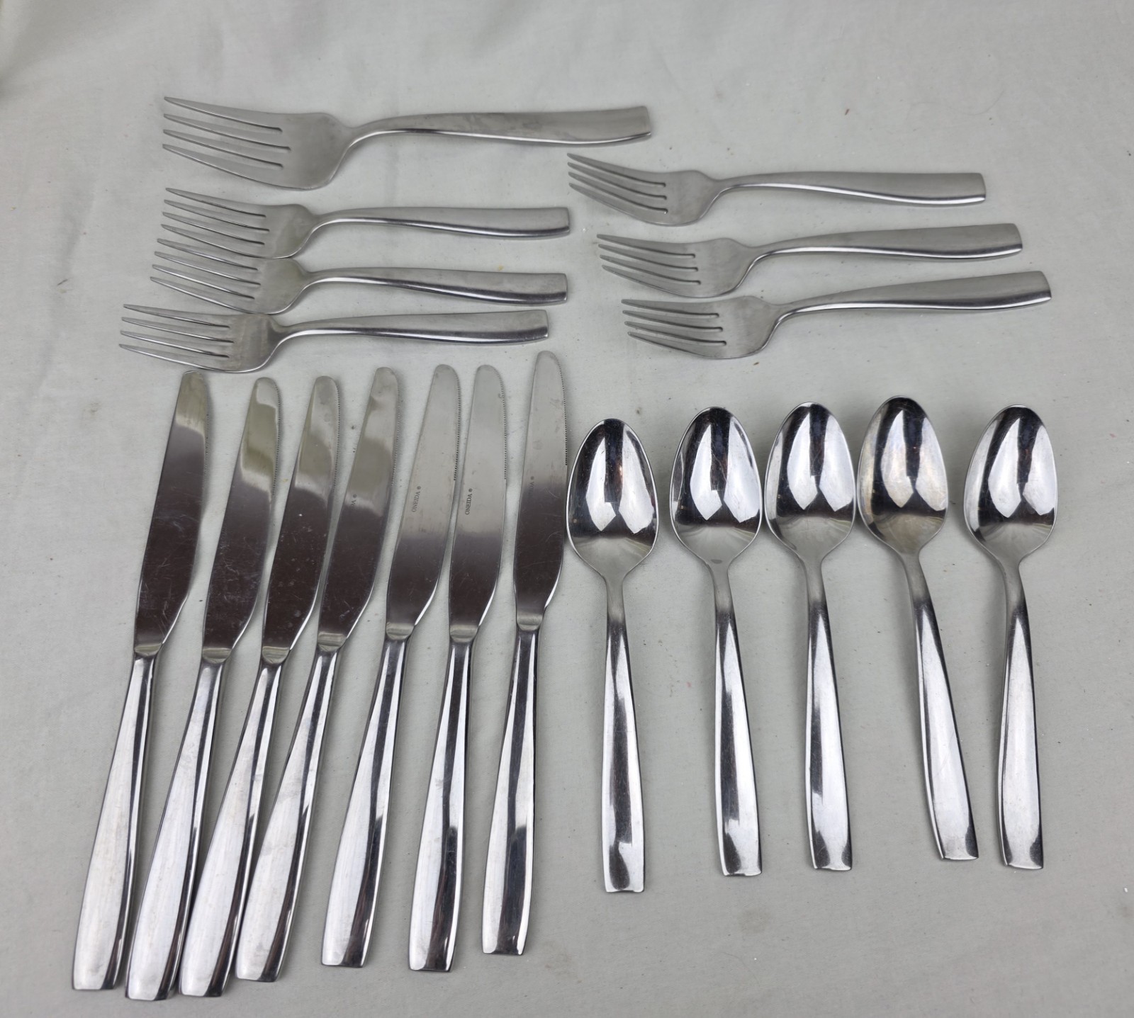 Oneida 19pcs. Flatware - Misc. Pieces See Description gallery