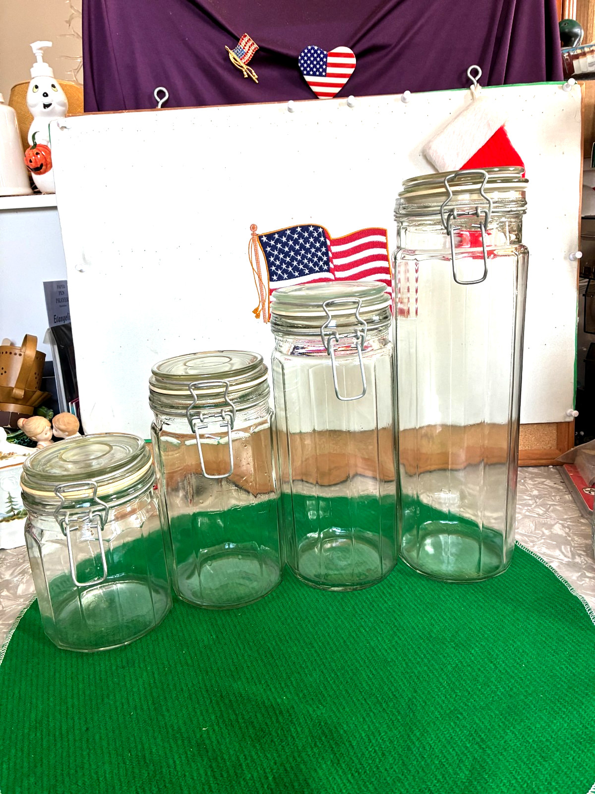 KITCHEN CONTAINER SET OF 4 DODECAGON SHAPE AIR TIGHT TOPS WITH SEAL VINTAGE gallery