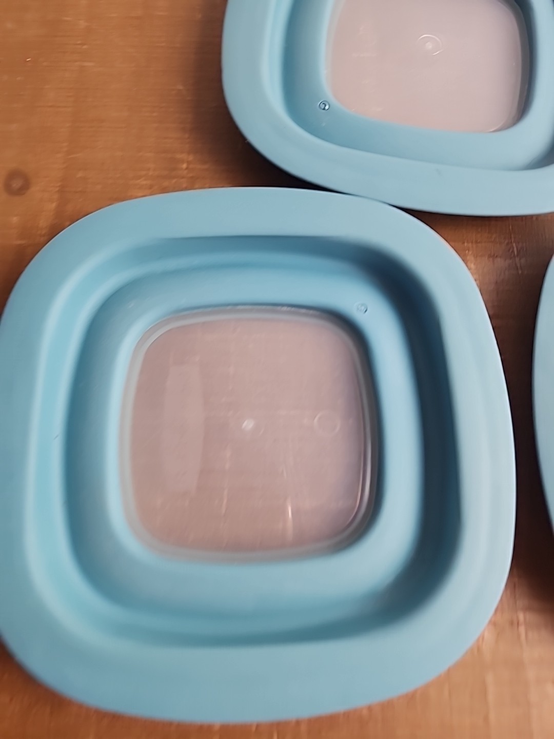 3 Rubbermaid Premier 10M1M2 Blue Square Replacement Container Window Lids 5" gallery