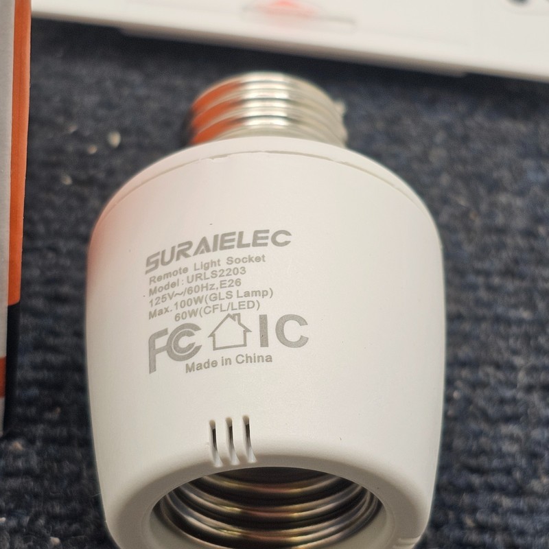 SURAIELEC UHRT06C: WIRELESS LIGHT SOCKET SWITCH 125VAC 60Hz 60W gallery
