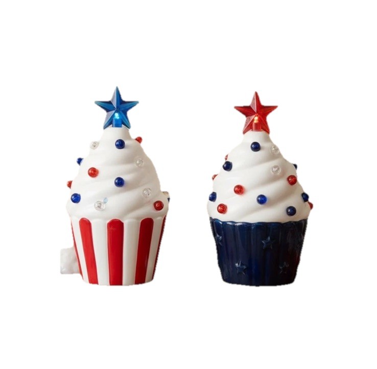 ❤️🤍💙NWT Light Up Ceramic Americana Cupcake Set