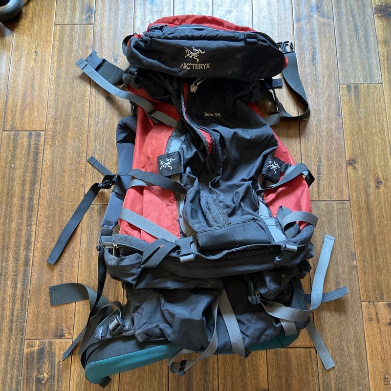 Arc’teryx Bora 95 Backpack Black/Red Internal Frame Large *delaminated*