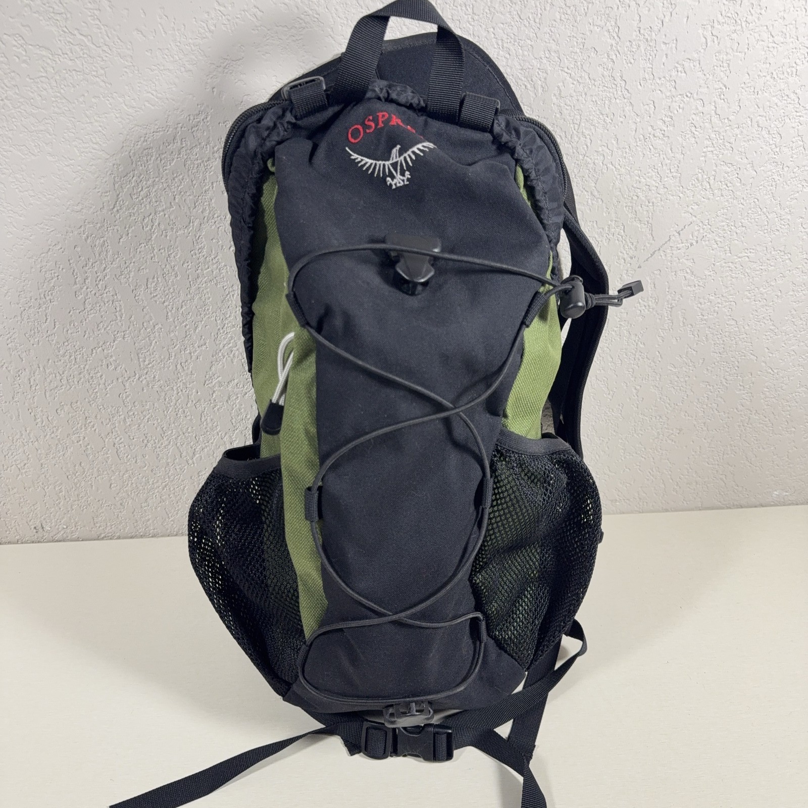 Osprey Outlander Day Backpack Black Olive Green Hydration Compatible Daypack