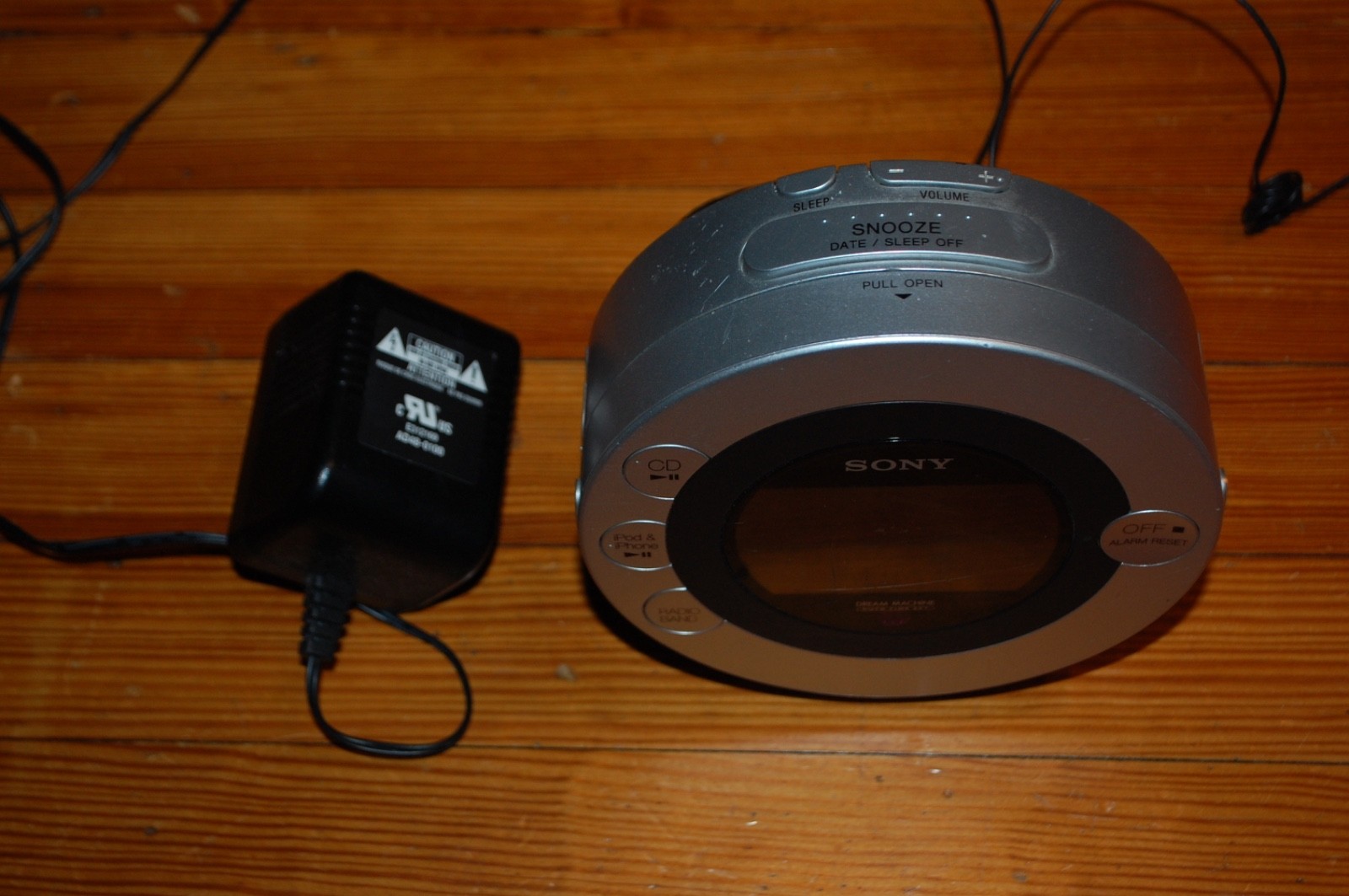 Sony Dream Machine ICF-CD3iP FM/AM Clock Radio w/CD Player iPhone Dock gallery
