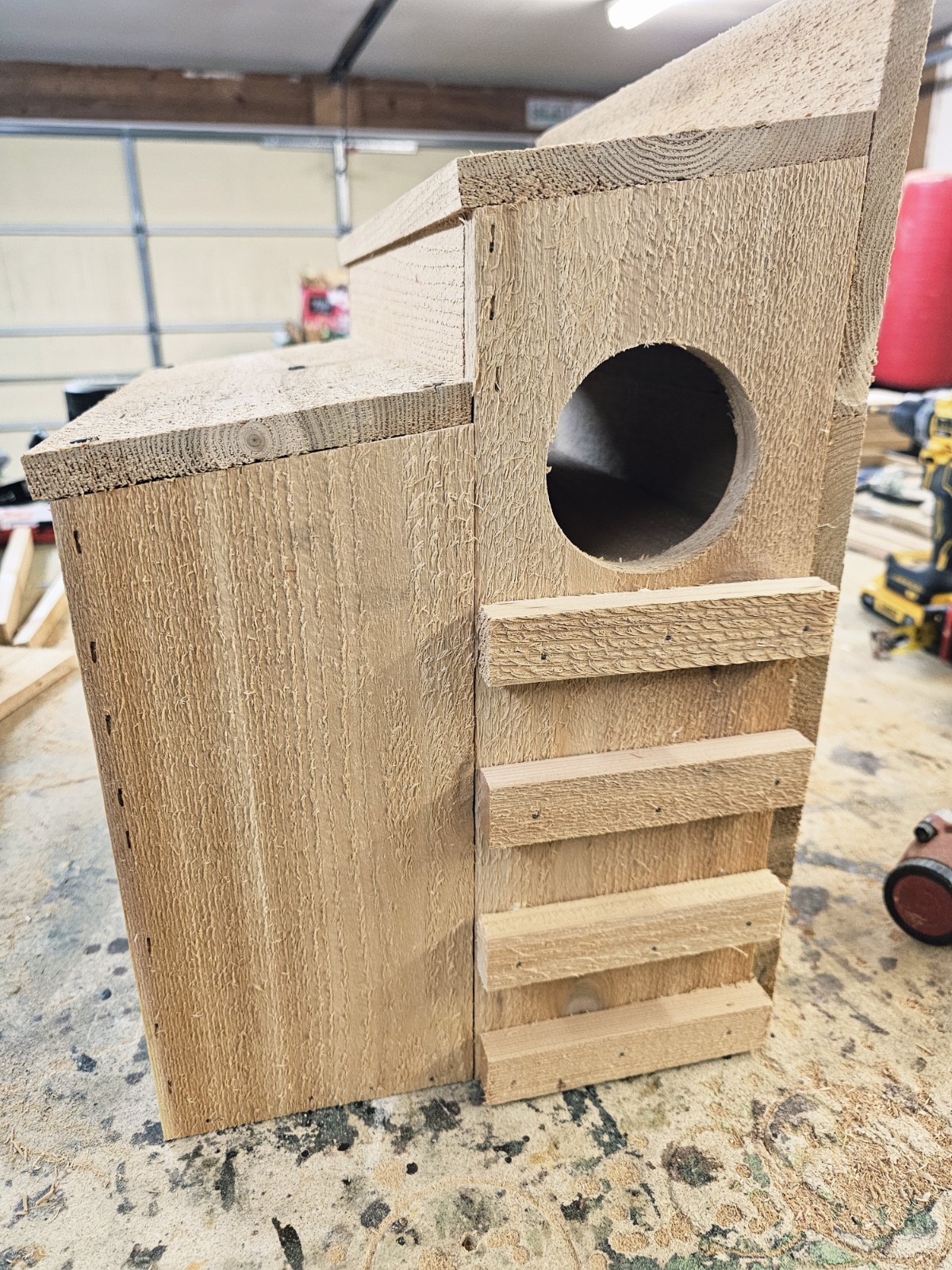 Squirrel House Nesting Box Large Family Bird Nature Animals Safety 16x14x10.5 gallery