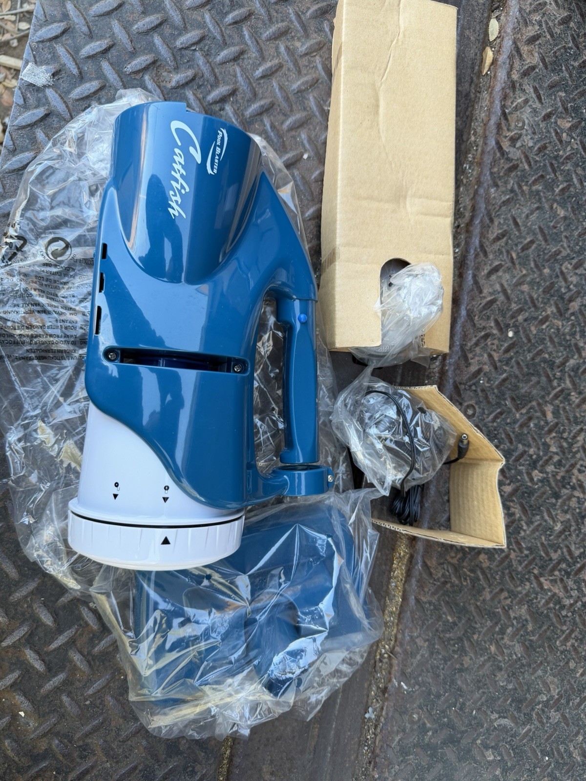 Water Tech Pool Blaster Catfish PPV Battery Pool Vacuum, Handheld Pool & Spa gallery