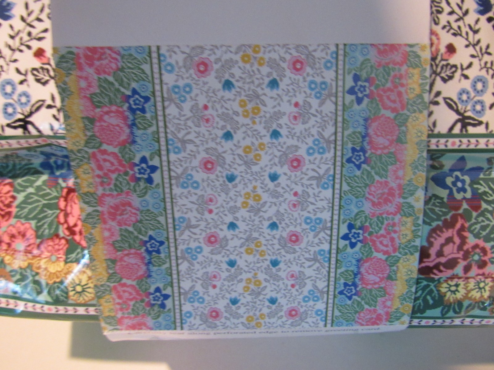 Mohawk Home Floral "Natalie" Double Woven 50 x 60-inch Throw Blanket *New gallery