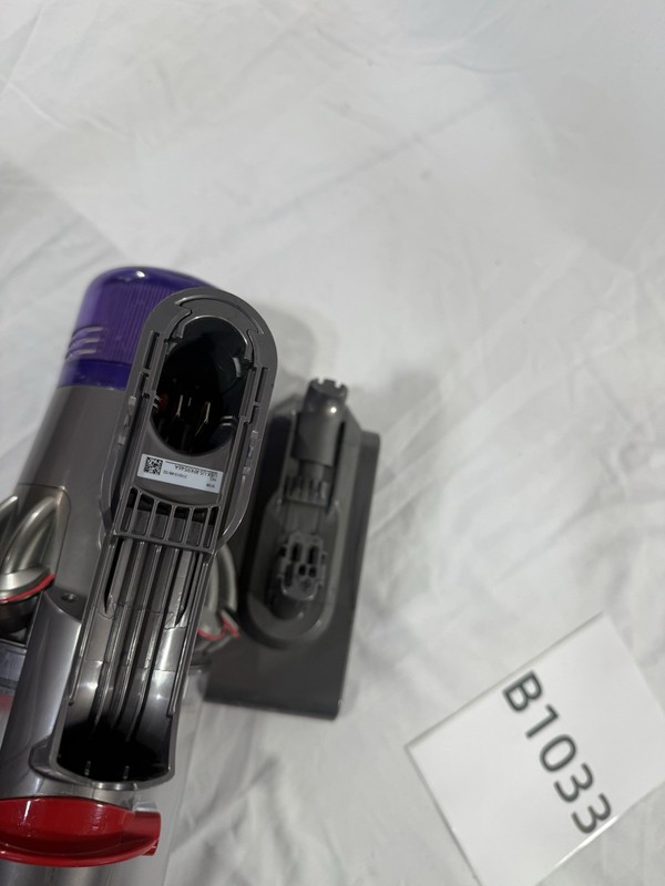Dyson V11 Versatile And Cordless Stick Vacuum Cleaner SV28 6363A Tested Good !!! gallery