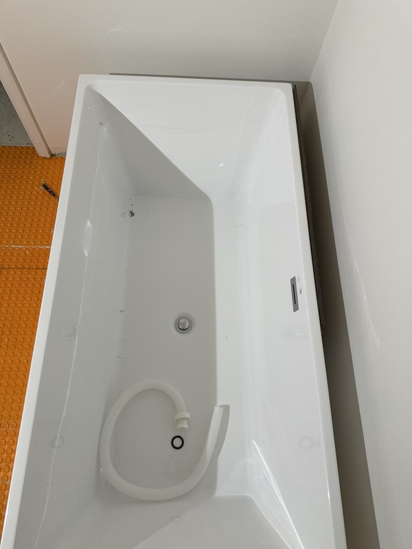 66" Streamline N260ORB SoakingFreestanding Tub and Tray With Internal Drain gallery