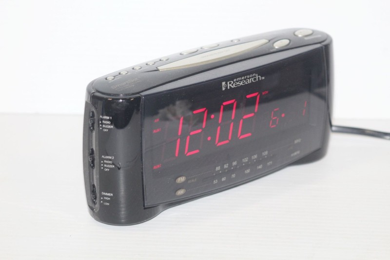 Emerson Research SmartSet CKS2288B Digital Dual Alarm Clock AM FM Radio gallery