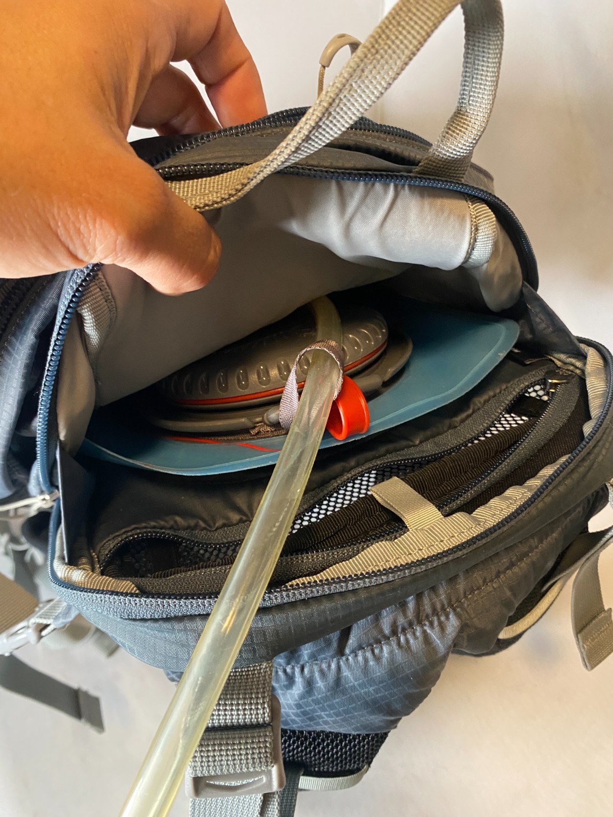 Osprey Manta 28 With Hydration Pack 2