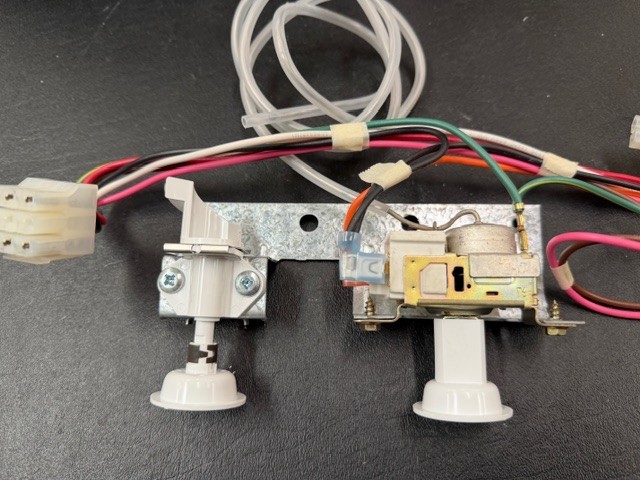 Whirlpool Refrigerator Control Knob Set W10822278, 2198202, 99989726, 1110552 gallery