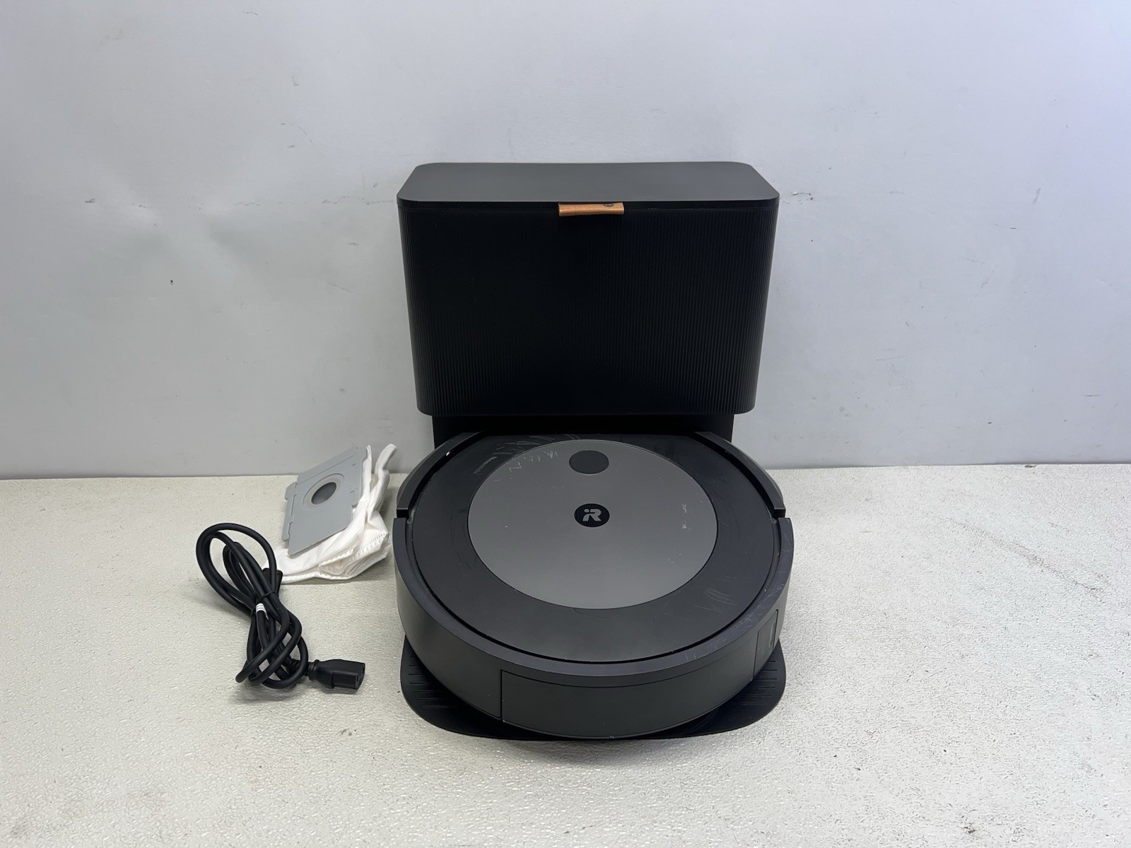 iRobot - Roomba j7+ (7550) Wi-Fi Connected Robot Vacuum - Graphite - gallery