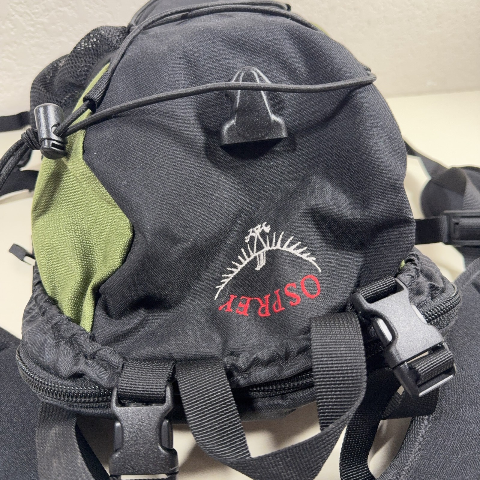 Osprey Outlander Day Backpack Black Olive Green Hydration Compatible Daypack 5