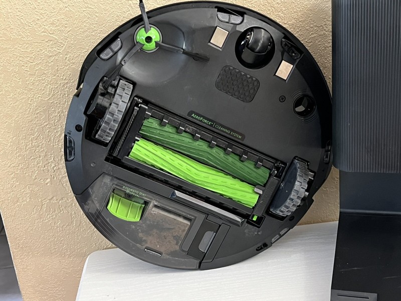 iRobot Roomba j7+ Plus Self-Emptying Robotic Vacuum Floor Cleaner Robot Works! gallery