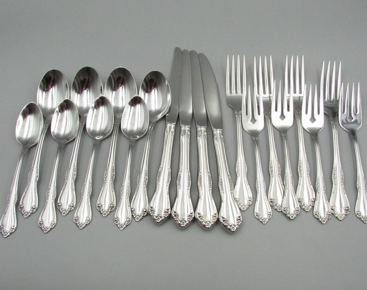 WM Rogers Oneida USA Stainless MANSFIELD Service for Four / 20 Piece Set - Used gallery
