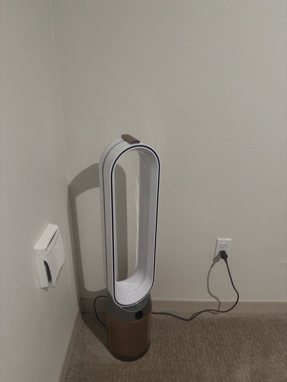 Dyson Pure Cool Bladeless Tower Fan w/ Oscillation Air Purifier White/Gold TP09 gallery