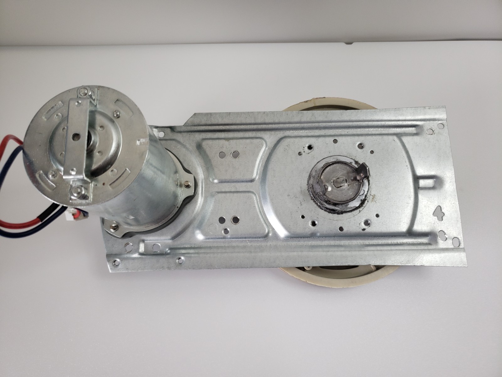 Motor & Drive Assembly SQUARE COLLAR VERSION Oster CKSTBR9050 Bread Machine Part gallery