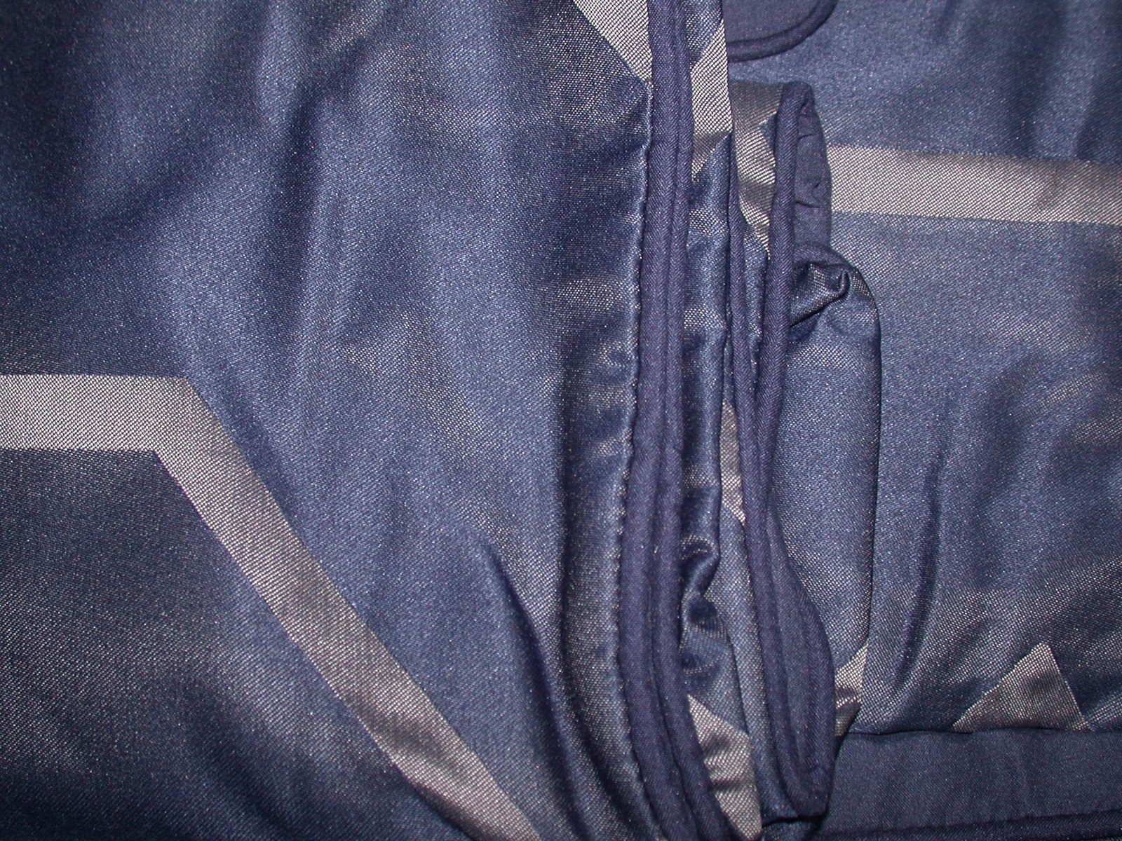 Hampton Geometric Duvet Set ~ Gray on Solid Navy ~ Full/Queen 92" x 90" NEW gallery