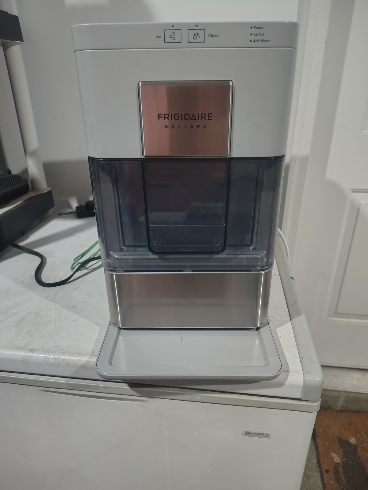 Frigidaire Gallery,44 lbs. Touchscreen Nugget Ice Maker, Stainless Steel Accent gallery
