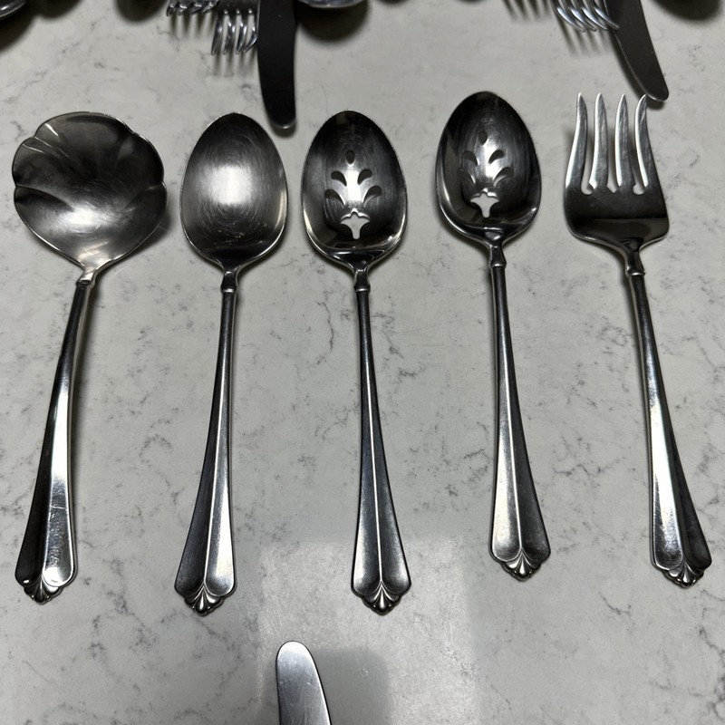 Oneida Juilliard Cube Stainless Flatware 78 Pc, 6 Place Service for 10 + Serving gallery