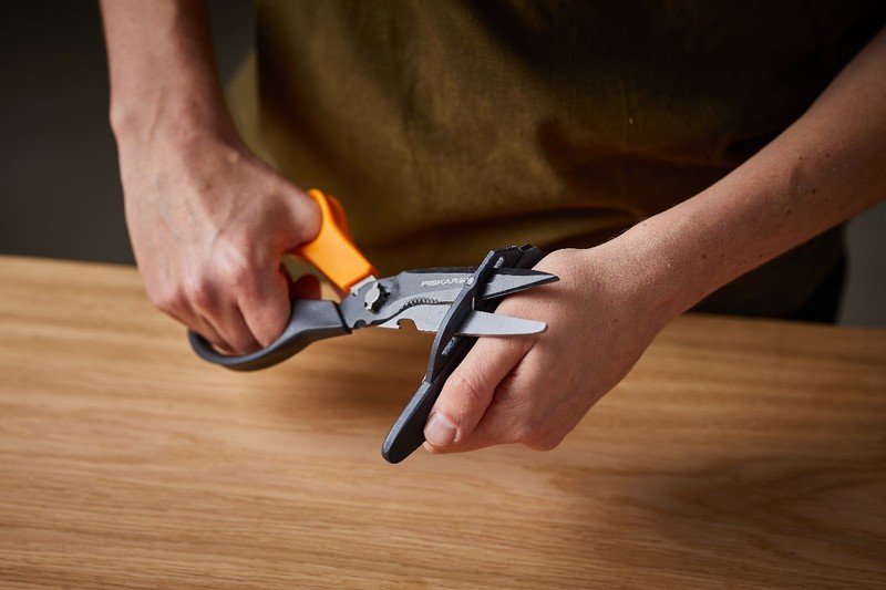 Fiskars Multipurpose Straight Blade Garden Shears, Black and Orange gallery