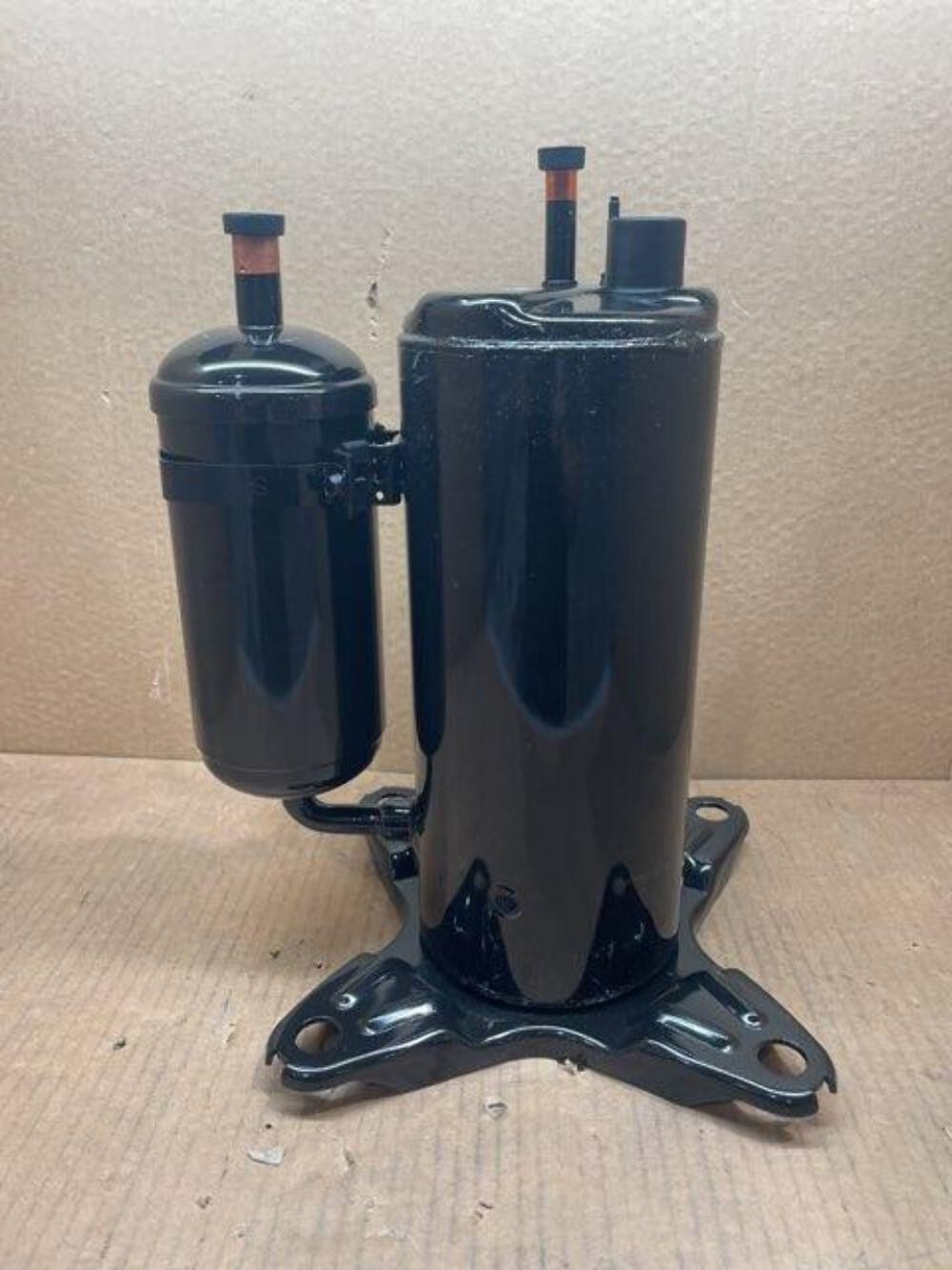 Rechi Precision 50N382X 1.5 Ton AC Rotary Compressor 208-230/60/1 (223389) gallery