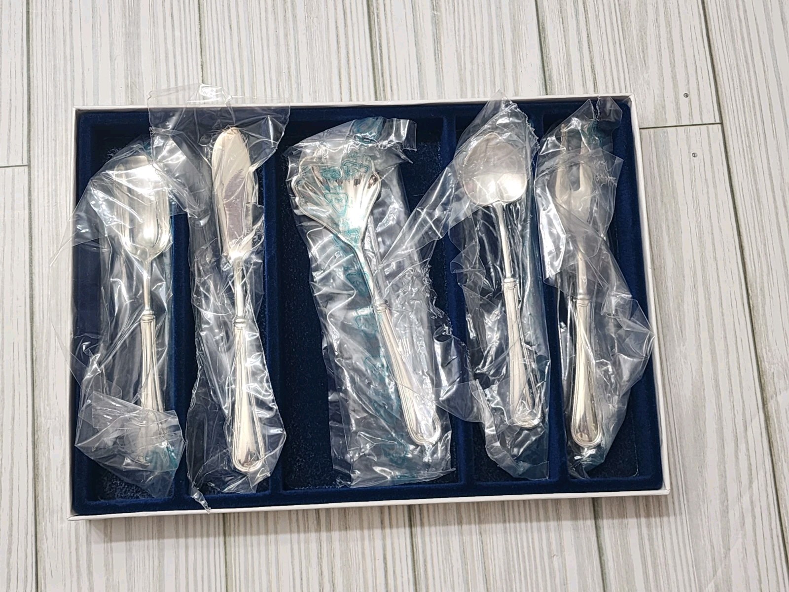 The Sheffield Silver Co. 5 Piece Hostess Set Silverplate S-2101 NIB NEW "READ" gallery