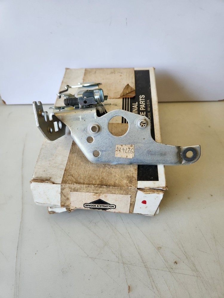 Briggs & Stratton Control Bracket 495975 - OEM Packaging - NEW - AA1C