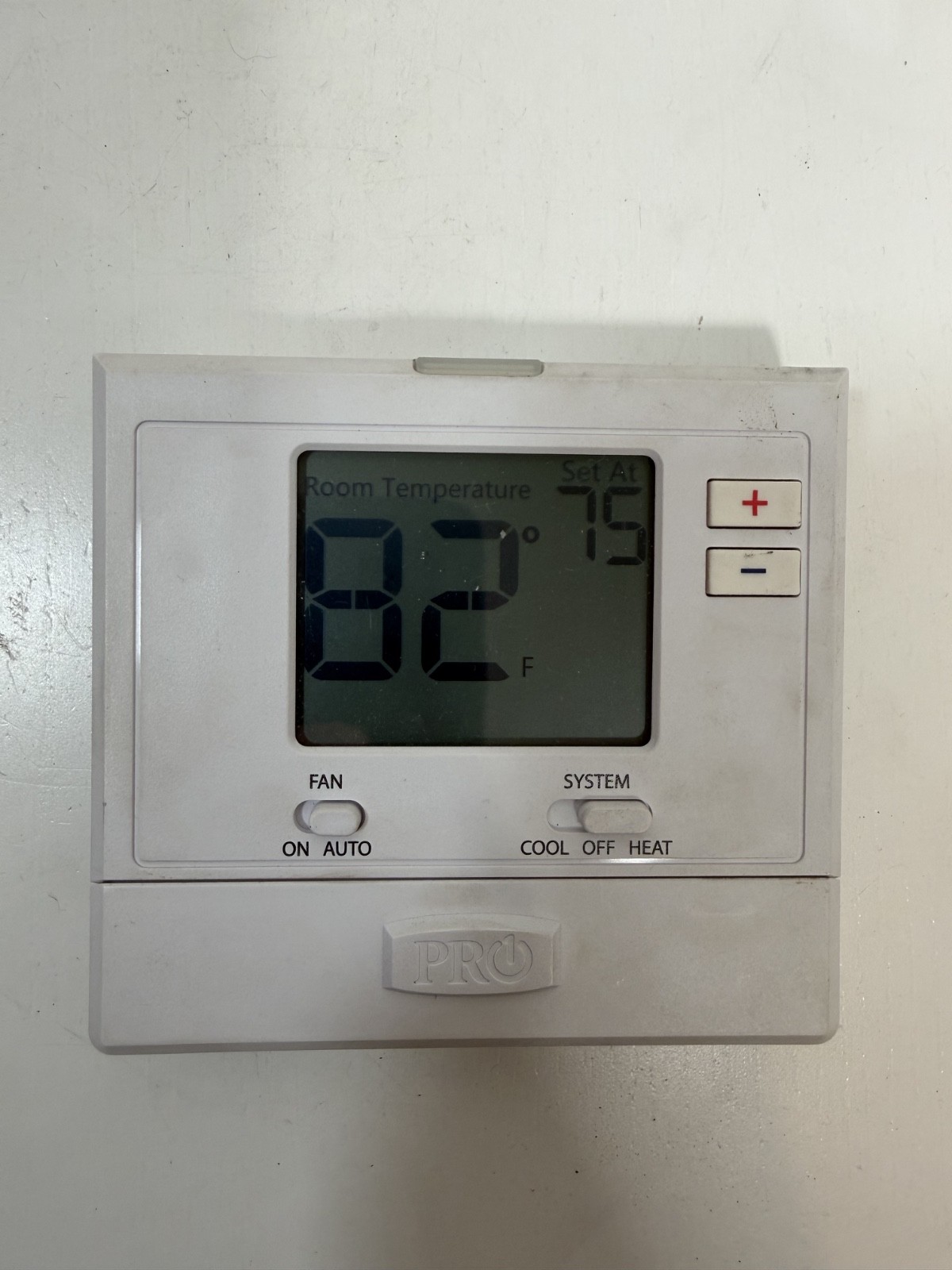 PRO1 T701 White Non-Programmable Battery Operated Thermostat USED gallery