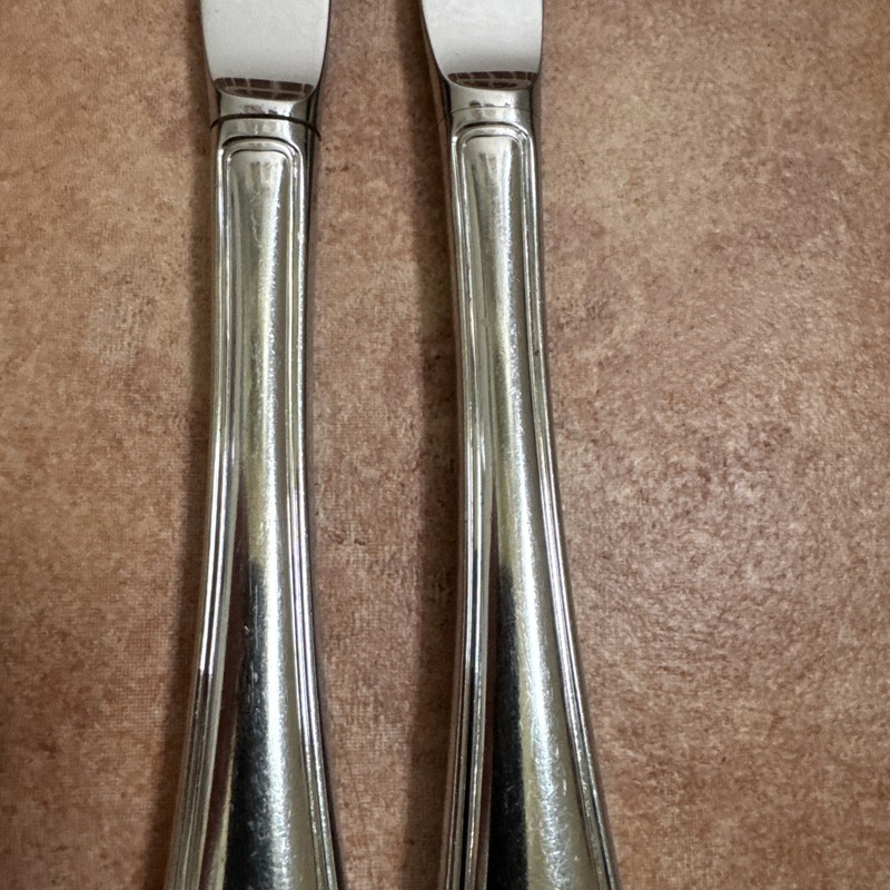 Gorham Shell 2 Dinner Knives Stainless Steel 18/8 Flatware gallery