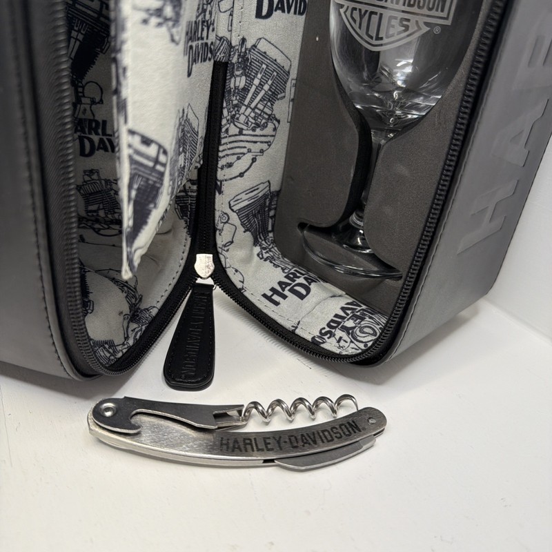 Harley-Davidson Repeat Engine Pattern Wine Bottle Hard-Sided Case Tote Set gallery