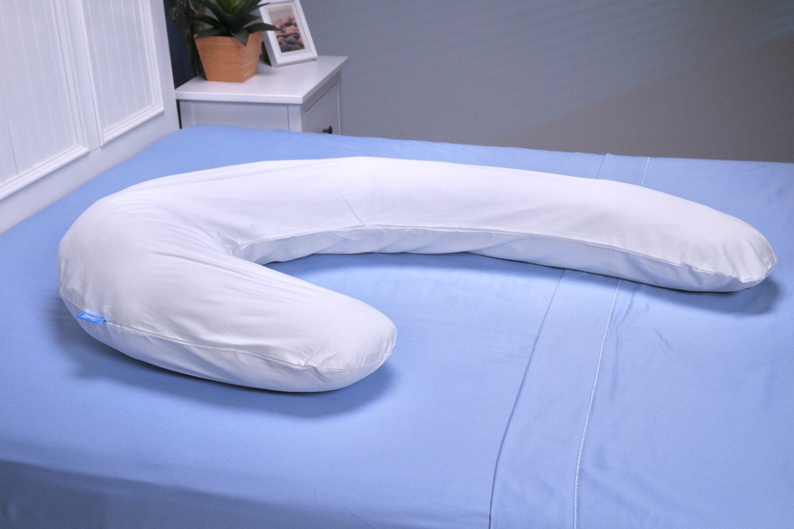 Contour Swan Pillowcase Protector gallery