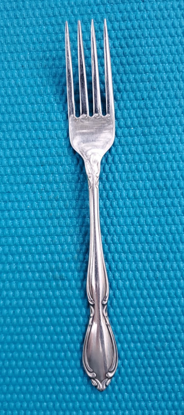 Oneida STRATHMORE Deluxe Stainless DINNER FORK 7 1/4" gallery