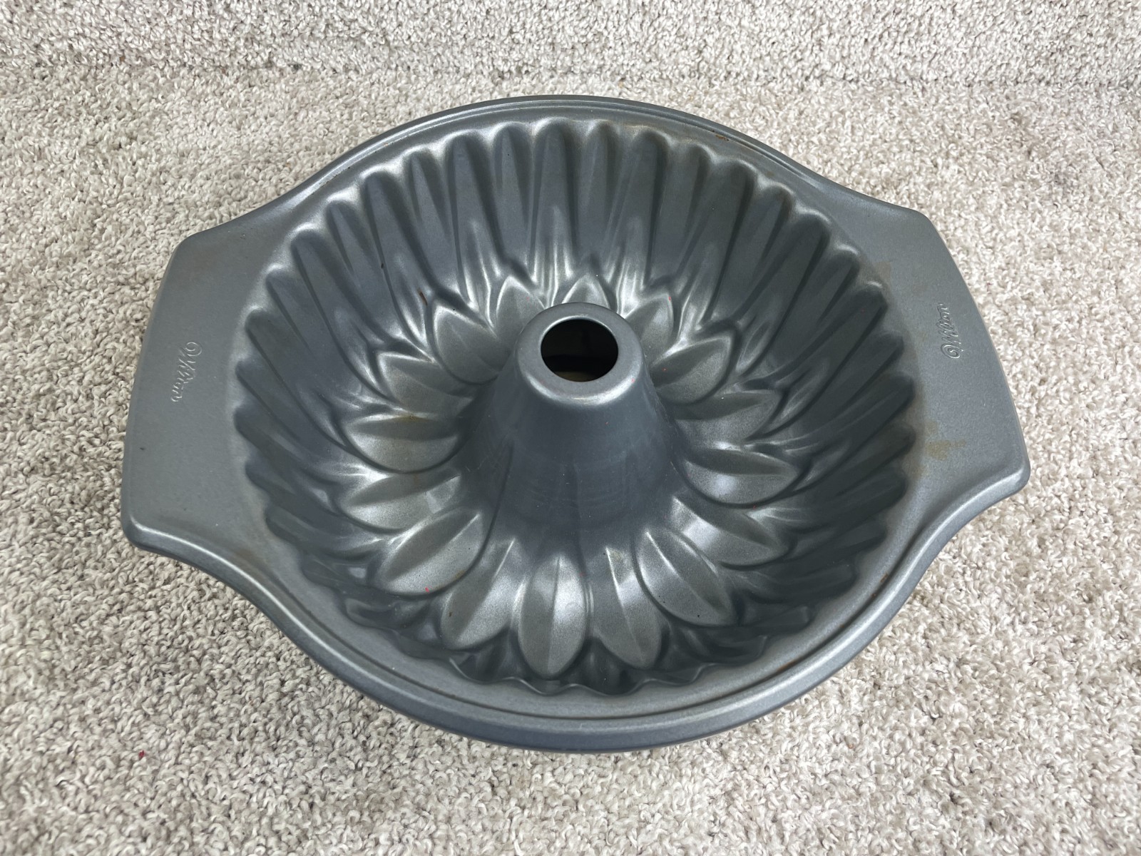 Wilton Flower Sunflower Cake Pan Fluted Tube Bundt Ring Non Stick 9.75 in (A11) gallery